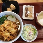 Nakau - 朝の特製かき揚げそば400円、ハーフサラダ50円、こだわり卵30円、竜田揚げ80円はクーポンで無料(2021.7.20)