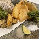 セラピーリゾート伊勢志摩 - サザエの天ぷら初めて。天ぷらにすると苦味なくなるのかな。