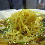 Ajinoen - 普通の中華麺。
                      
                      ちょっとやわらかめ。
                      
                      