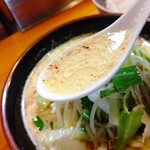 大恵鮨 - 【2021.8.15(日)】濃厚塩タンメン(並盛・120g・1辛)800円のスープ