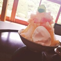 日本料理 新茶家 - かき氷「もも」とお庭