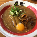 徳島ラーメン人生 - 徳島ラーメン。生卵も入れました。