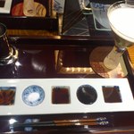 串揚げはやし - その料理に一番合うタレや塩を教えてくれます