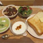 アンヴェイ カフェ - ビーフシチュー＋本日のスープ（週末限定）1,045円