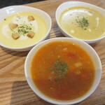 アンヴェイ カフェ - ミネストローネ、シーフードチャウダー、冷製コーンスープ