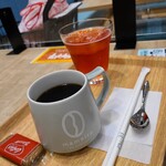 mameiro 이온 스타일 신리후점 - 커피와 딸기 주스.