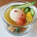 PINO COLLINA - ◆前菜【B】 「夏野菜とわんぱく卵の冷製コンソメスープ」