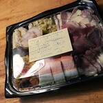 洋惣菜 亀洋 - こんな感じで梱包