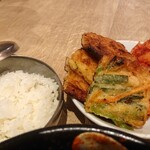 Kankokuryouri Bibimu - 食べ放題の日替わりおかず三品とご飯