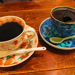 MOKICHI珈琲 - ドミニカ・ペペ農園／シティーロースト（左）とコロンビア・エル・ローブレ農園 "カフェ・オズワルド" ／フレンチロースト