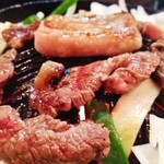 成吉思汗だるま - 成吉思汗☆
      
      弾丸ツアー3店目！！
      ここの成吉思汗最高！！
      そして、ビール最高♡
      結構、酔ってます！
      
      札幌来ると必ずココへ来ます♡
      
      美味い！！(๑´ڡ`๑)