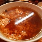 成吉思汗だるま - 〆は、やっぱりお茶漬けで！！(๑´ڡ`๑)
      
      成吉思汗の汁が出まくったタレを入れていただくので、最高の風味に！！
      
      病みつきになりそう！！