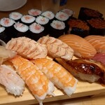 Sushi Izakaya Yataizushi - いくら、ネギトロ巻き、サーモン、炙りサーモン、甘海老、海老、うなぎ、まぐろ