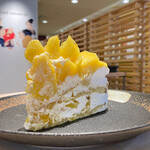 Cafe comme ca - フィリピン産 パイナップル ｢ハニーグロー｣と
                        マスカルポーネクリームのショートケーキ/850円