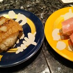 回転寿司酒場 銀座沼津港 - 炙りエンガワ　中トロ