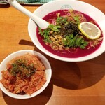 麺屋 六感堂 - 冷製 鯨とビーツのポタージュヌードル＋ビーツとツナの炊き込みご飯