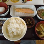 すき家 - 鮭デラックス朝食（５５０円）