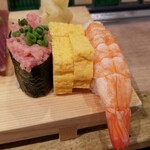 Uogashi Nihonichi Tachigui Sushi - 楓にぎりセット（１０貫）