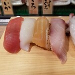 Uogashi Nihonichi Tachigui Sushi - 楓にぎりセット（１０貫）