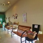 麺’s たぐち - この写真だけみて”ラーメン屋”の店内だと判る人は皆無でしょう！