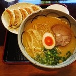 鶏骨ラーメン（全粒粉麺）＋餃子５個