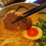 麺’s たぐち - 分厚い叉焼はホロホロと蕩けるほど柔らかい