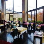 ホテル四季彩 - 全面ガラス張りのレストラン