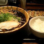 Hokkaidouramendemmaru - 黒味噌らーめん（650円）＋大盛（無料）＋ 餃子（前回訪問時のサービス券で無料）＋ご飯（無料）