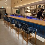 SETOUCHI RESTAURANT BLUNO - カウンター席。ブルーが綺麗！