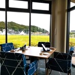 SETOUCHI RESTAURANT BLUNO - ガラス張りの明るい席