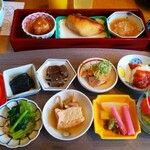 Nihombashi Asada - 和食ビュッフェの小鉢と小箱