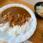 カレー&ハンバーグ やまと - カレー　※具材は肉、ジャガイモ、ニンジン