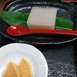 遊里庵 - 牡丹もりそば￥850に付く漬物と蕎麦寒天（H24.10.31撮影）