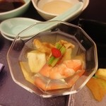 ホテル四季彩 - 座付き　　秋の味覚　賑わいゼリー寄せ　栗　焼松茸　海老　帆立　胡桃　天盛り軸三つ葉　枸己の実