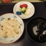 ホテル四季彩 - 食事　松茸とあさり炊き込み飯　香の物三種
      止椀　　 赤出汁