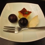 ホテル四季彩 - 甘味　　季節の果物とマスカルポーネチーズスフレ