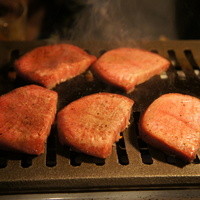 焼肉ホルモン 稲田 - 厚切り極上タン