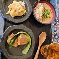 浅草むぎとろ 本店 - とろろの種類は２種類でした。(味噌と定番のもの。)私は定番がやっぱり美味しかったです。