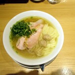 中華そば 龍の製麺所 - ワンタン鶏中華そば・味玉