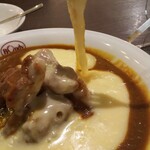 欧風カレー ボンディ - トッピングのチーズがトロ～(*￣∇￣)ノ