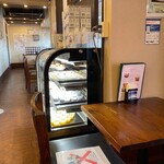 伊太利亭 - 店内（本日の座席より）デザートバー方向