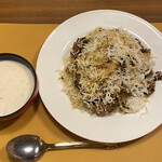 ピギーパーラー - 煮込んで柔らかくなった豚骨でビリヤニを作りました