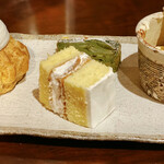 sweets works アラベスク舎 - 桃のショートケーキ@ふわふわジェノワーズに桃のコンポートをサンド