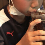 焼肉 慶州 - カウンターのジュースは美味かろ！