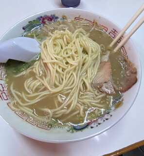 Ramen Semmon Ten Fujiwara Rairaiken - 麺は中太ストレート