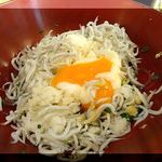 温泉たまごをのっけて