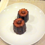 コム・ア・ラ・メゾン - サービスのカヌレ