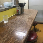 家系ラーメン まこと家 - ここの席，手前にだいぶ傾いていますｗ