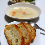 サンエース - 料理写真:タマヤパン｢天然酵母バケット｣税込432円