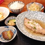 お昼ごはん まつばら - 料理写真:本日の日替わり定食(魚) ぶりのみぞれ煮
